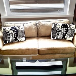 🐠ALICE WHITE🐠 A SET OF 2 LARGE ABSTRACT CANVAS FISH PILLOWS EUC 🎏